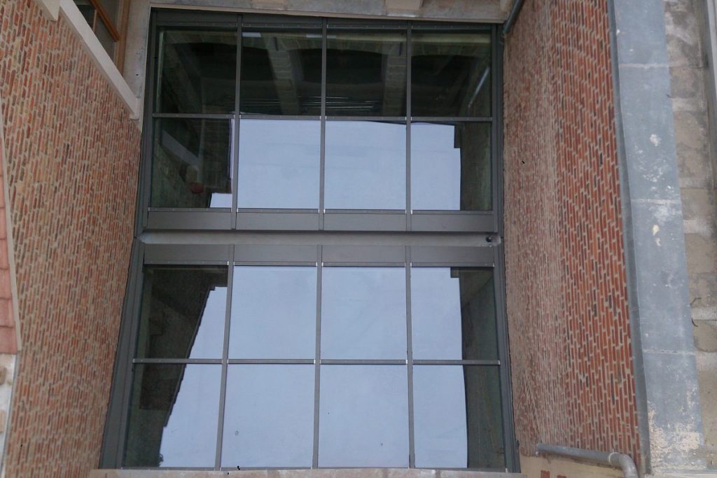 Vue extérieure de la verrière galerie vasse par verrières du Nord